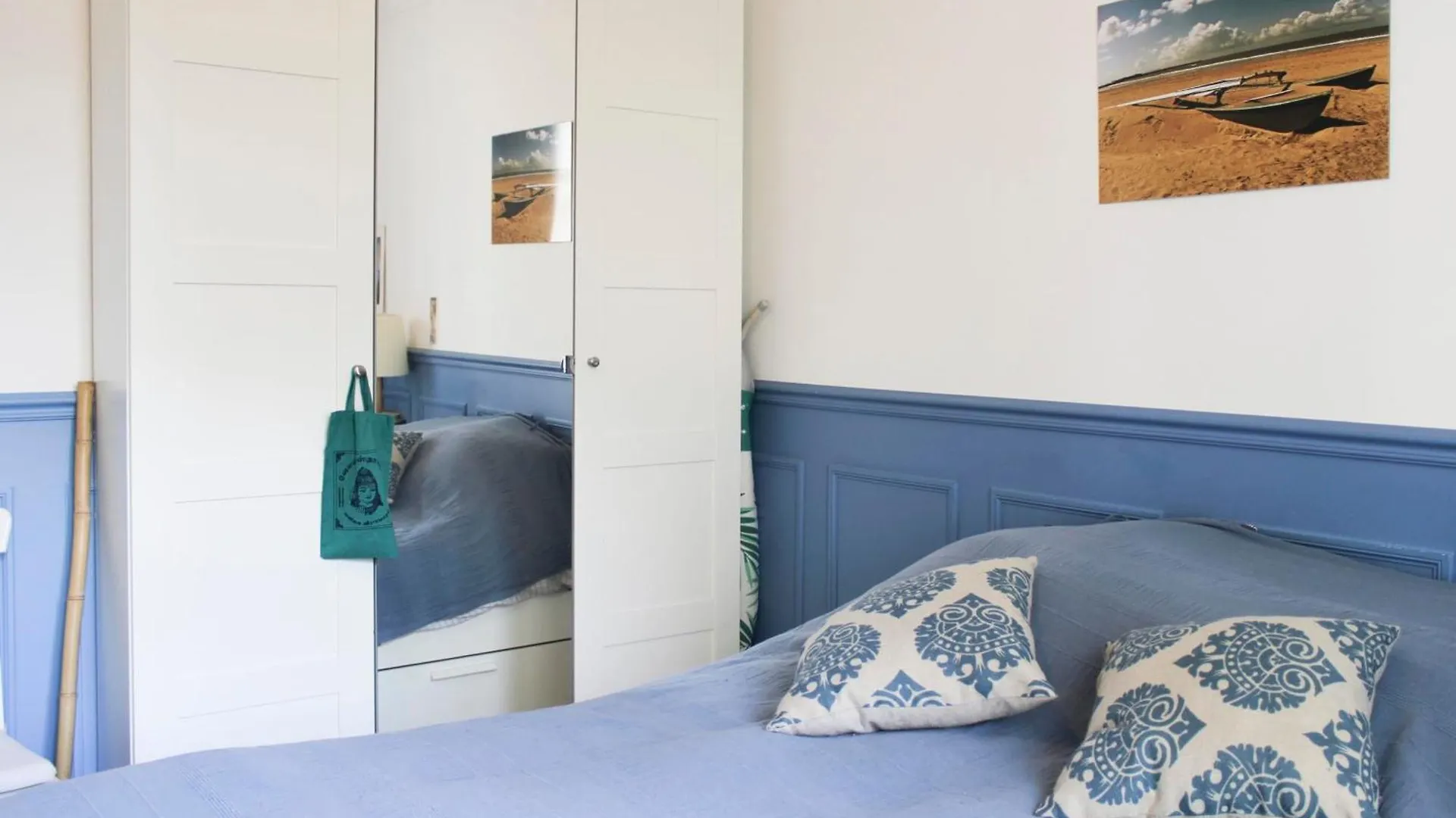 Апартаменты Spacious Family Nest Facing Square Des Epinette Париж