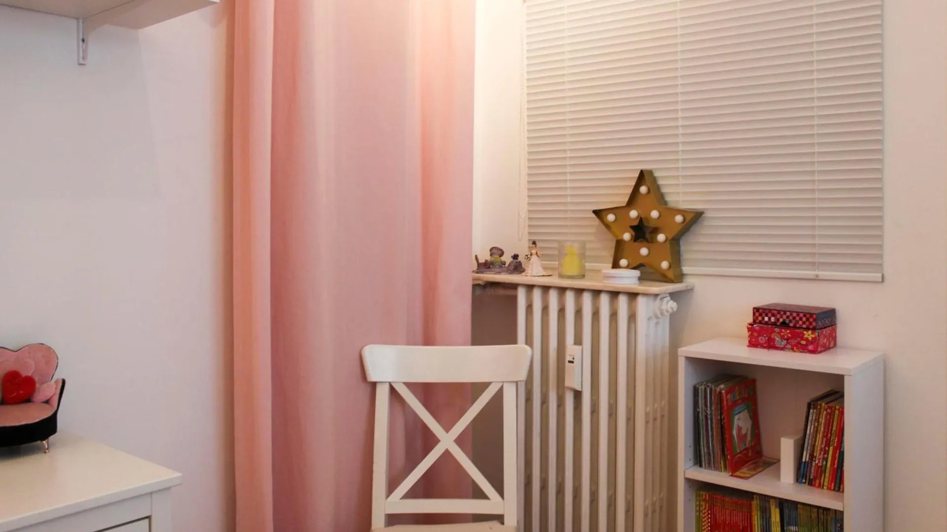 Apartment Spacious Family Nest Facing Square Des Epinette *