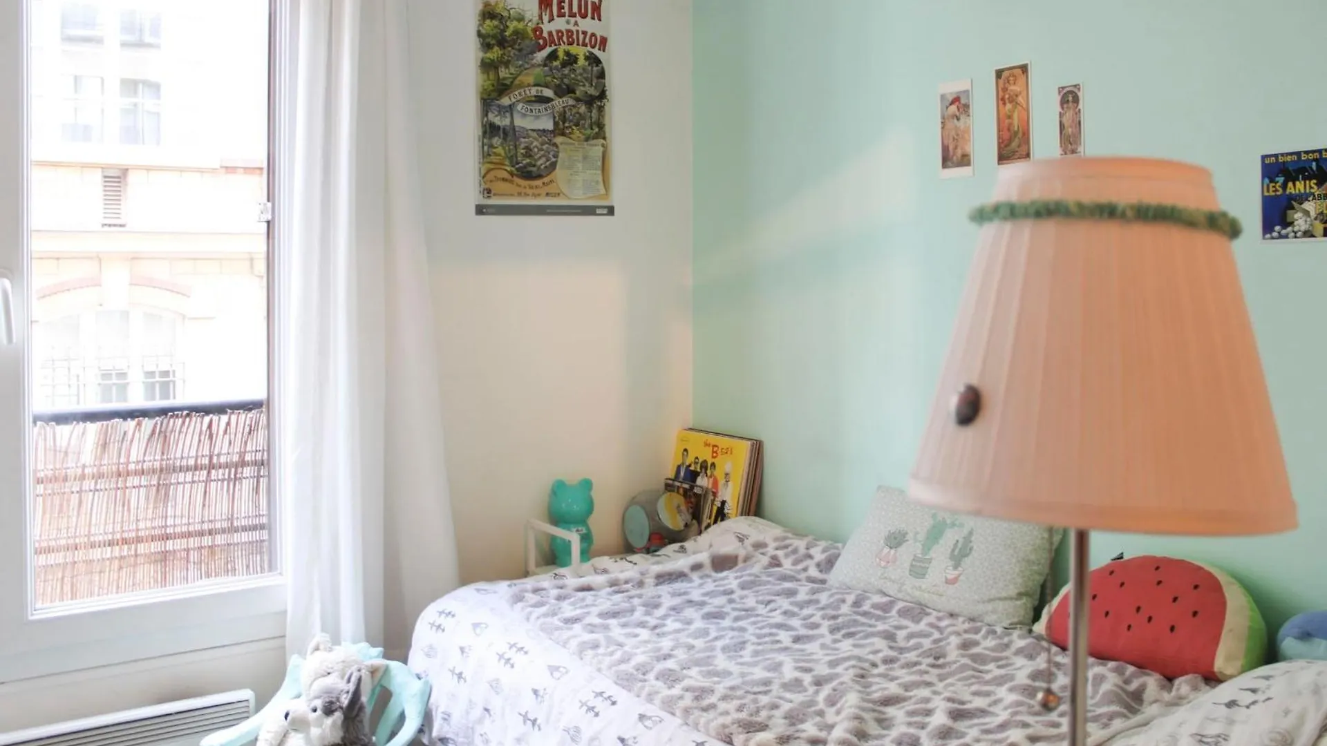 Spacious Family Nest Facing Square Des Epinette *