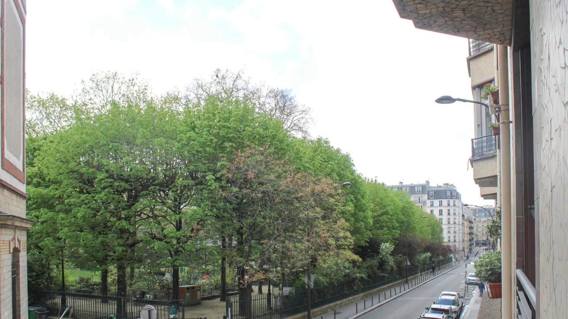 Apartment Spacious Family Nest Facing Square Des Epinette *
