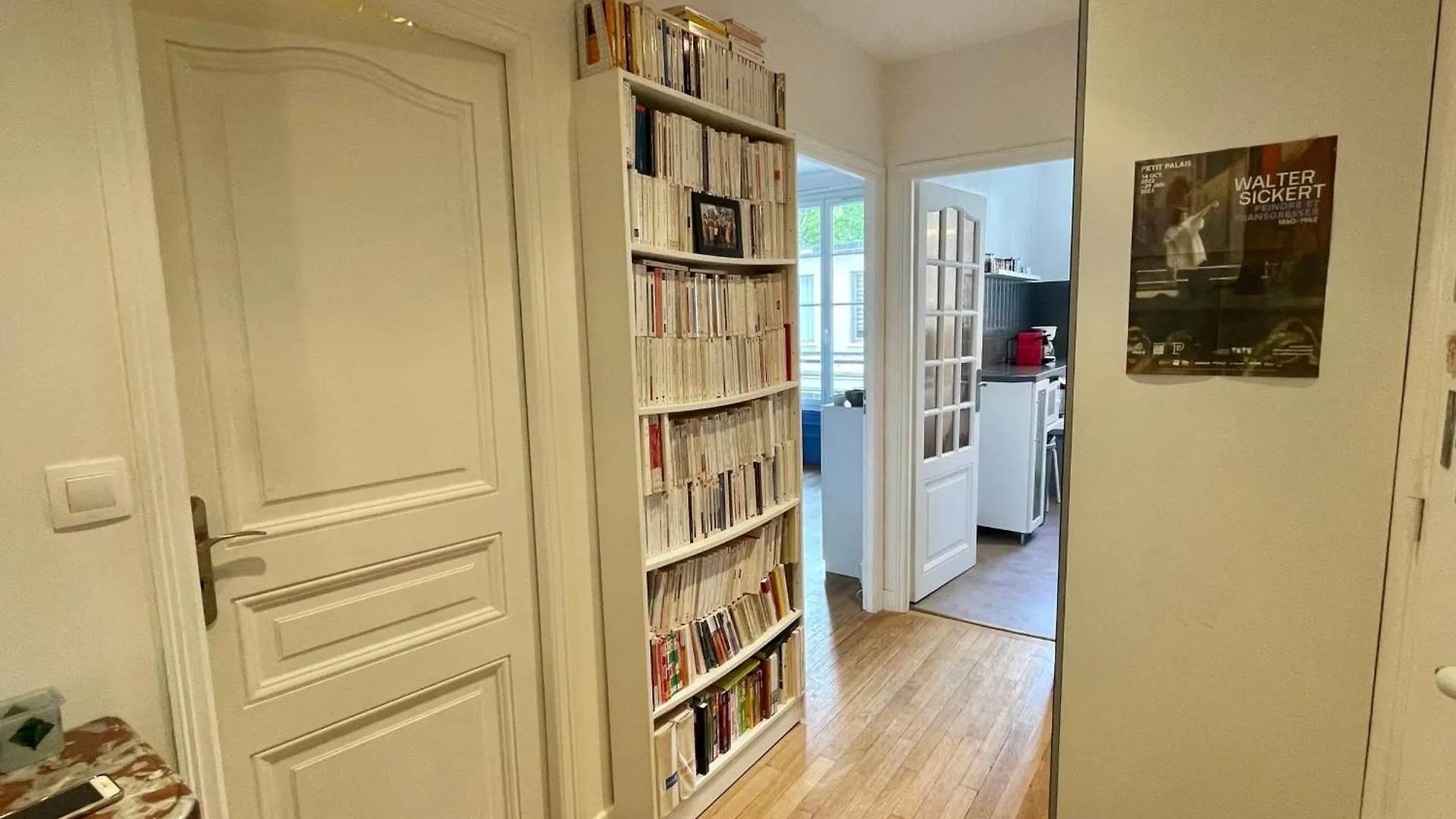 Spacious Family Nest Facing Square Des Epinette * Париж